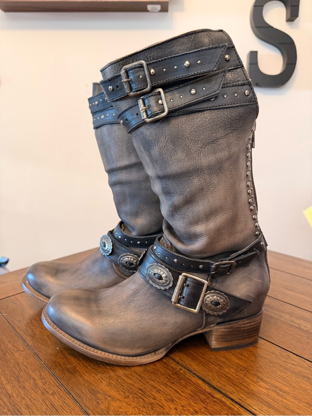 !!NEVER WORN!! freebird Distressed Gray Leather Mid-Calf Buckle Boots - Picture 2 of 5